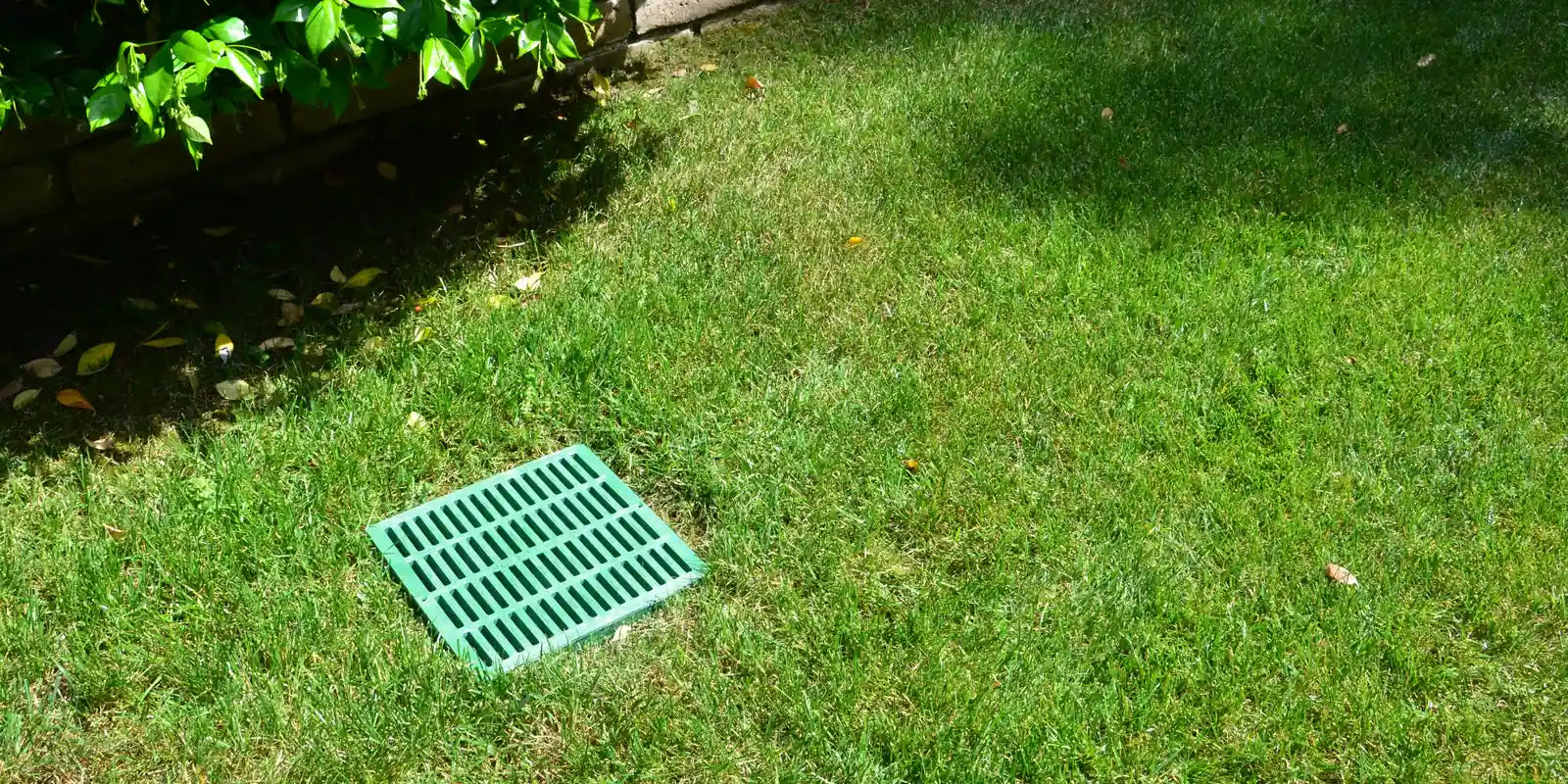 Decorative metal drainage grate